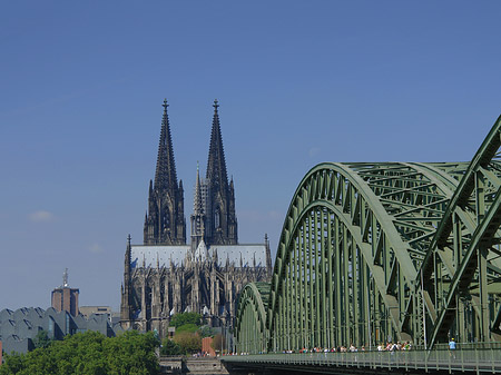 Hohenzollernbrücke beim Kölner Dom Fotos