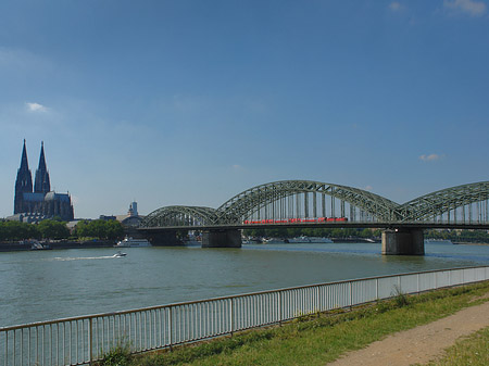 Fotos Hohenzollernbrücke neben Kölner Dom