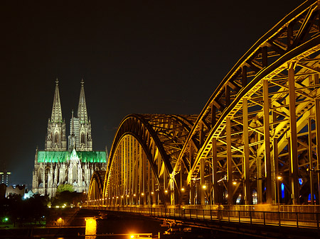 Fotos Kölner Dom hinter der Hohenzollernbrücke | Köln