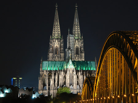 Fotos Kölner Dom hinter der Hohenzollernbrücke