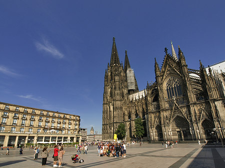 Kölner Dom mit Domhotel