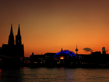 Fotos Kölner Dom neben Musical Dome | Köln