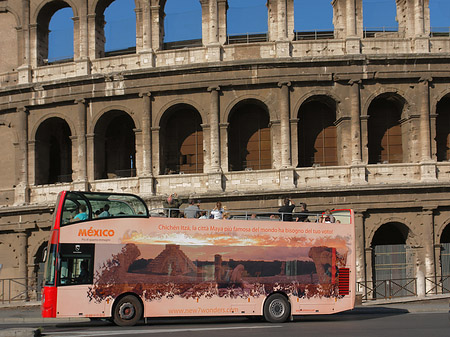 Foto Bus vor dem Kolosseum