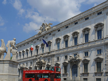 Fotos Quirinalspalast mit Bus | Rom