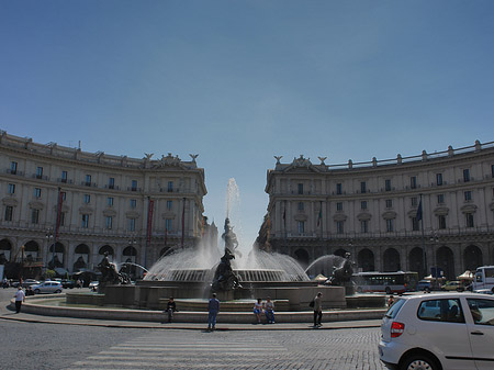 Foto Autos an der Piazza