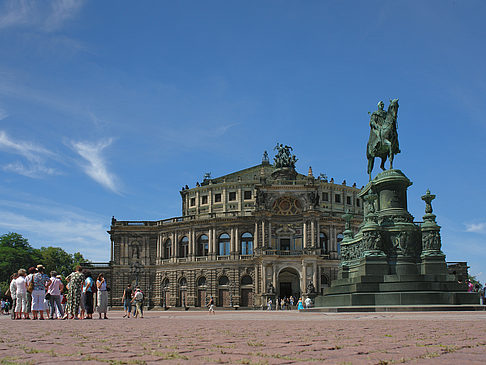 Foto König-Johann-Statue mit Semperoper - Dresden