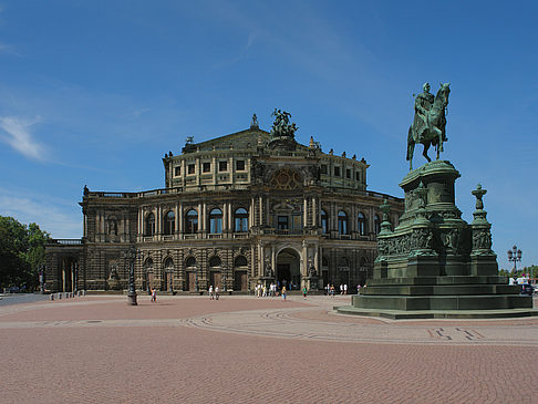 Fotos König-Johann-Statue mit Semperoper | Dresden