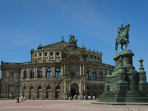 Fotos König-Johann-Statue mit Semperoper | Dresden