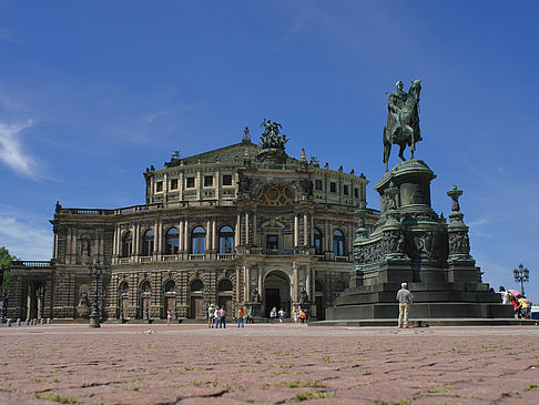 Foto König-Johann-Statue mit Semperoper - Dresden