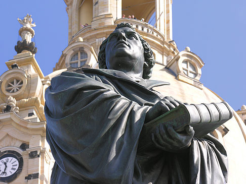 Martin Luther Denkmal an der Frauenkirche Fotos