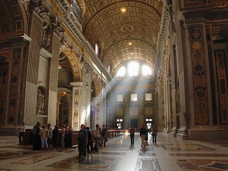 Fotos Sonnenstrahlen im Petersdom