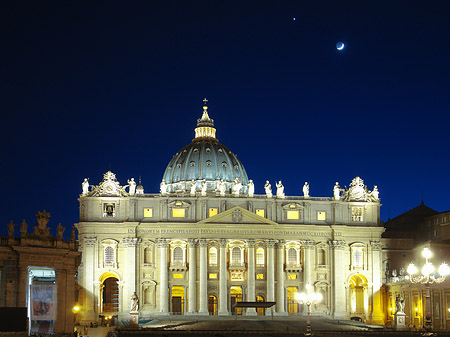 Fotos Petersdom mit Halbmond | 