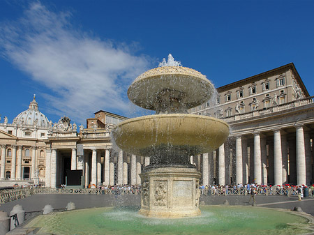 Foto Brunnen mit Petersdom