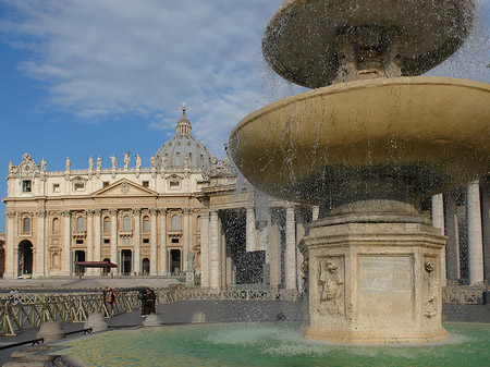 Brunnen mit Petersdom Foto 