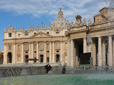 Brunnen mit Petersdom