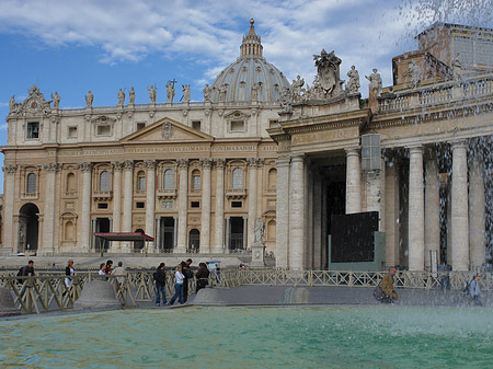 Foto Brunnen mit Petersdom - 