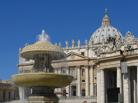 Foto Brunnen mit Petersdom - 