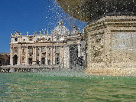 Foto Brunnen mit Petersdom - 