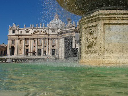 Foto Brunnen mit Petersdom