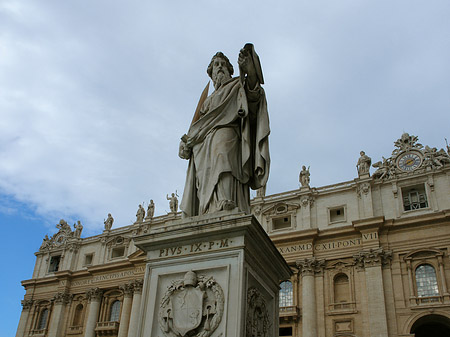 Statue des Heiligen Paulus